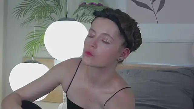 Snapshot of AshleyDouglas chatting on 03/15/25, 04:24 AshleyDouglas online show from 03/15/25, 04:24