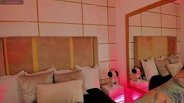 Kittenmeuw online show from 02/23/25, 03:35