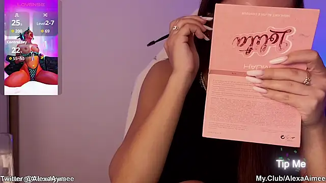 Snapshot of AlexaAimee chatting on 11/04/25, 04:33 AlexaAimee online show from 11/04/25, 04:33