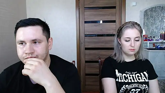 Snapshot of Kristy-Max chatting on 02/23/25, 10:39 Kristy-Max online show from 02/23/25, 10:39