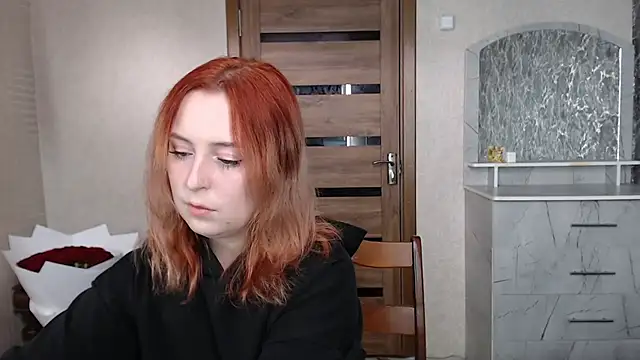 Snapshot of Kristy-Max chatting on 09/16/25, 04:35 Kristy-Max online show from 09/16/25, 04:35