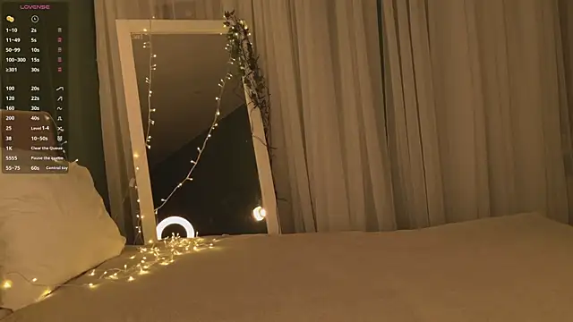 Snapshot of SunnyRisha chatting on 12/23/25, 05:16 SunnyRisha online show from 12/23/25, 05:16