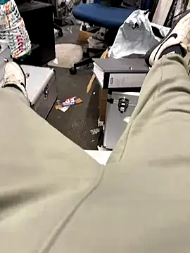 Snapshot of chubbydadb0d chatting on 11/17/25, 02:01 chubbydadb0d online show from 11/17/25, 02:01