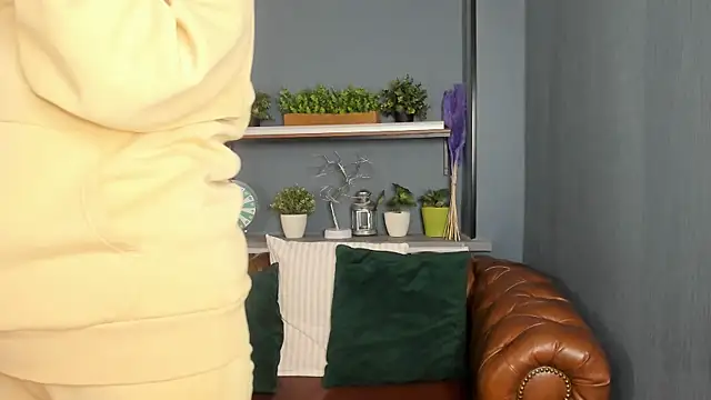 JesiaFoxi online show from 02/06/25, 12:26