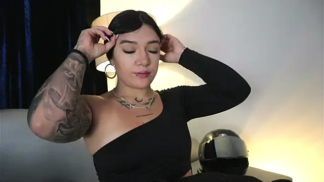 ashleyvalirya online show from 04/23/26, 07:49