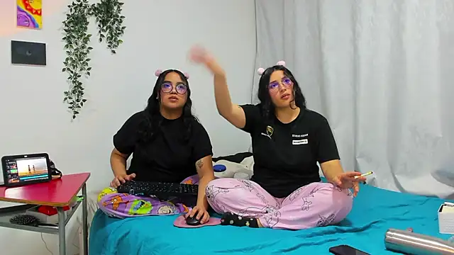 maddie-and-chelsea- online show from 03/22/26, 09:45