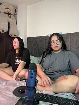 maddie-and-chelsea- online show from 04/12/26, 09:14