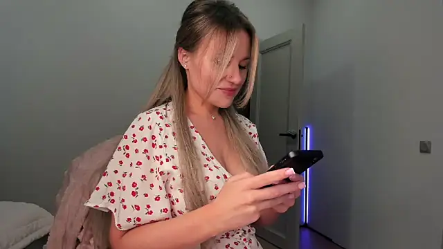  cometoseeme  online show from 09/21/25, 05:58