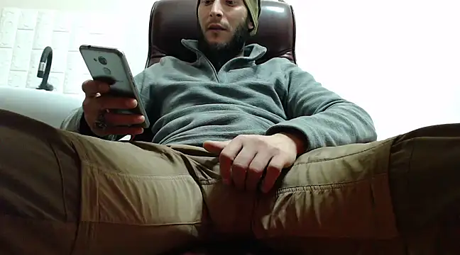 Snapshot of hardbigcock16 chatting on 12/25/24, 11:22 hardbigcock16 online show from 12/25/24, 11:22