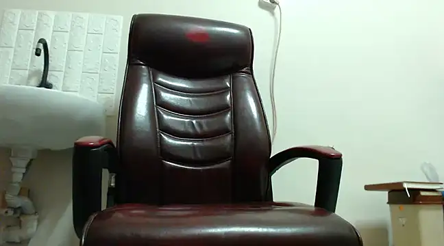 Snapshot of hardbigcock16 chatting on 12/26/24, 02:27 hardbigcock16 online show from 12/26/24, 02:27