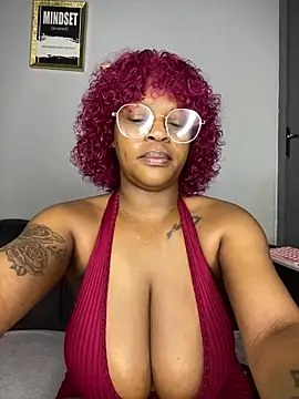 Snapshot of Boobylicious_BB chatting on 05/15/26, 06:31 Boobylicious BB online show from 05/15/26, 06:31