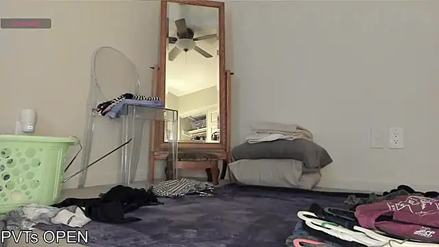 Peaches N Kreme online show from 10/06/25, 04:32