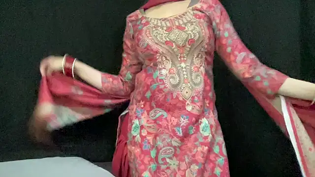 couple horne online show from 04/12/26, 04:01