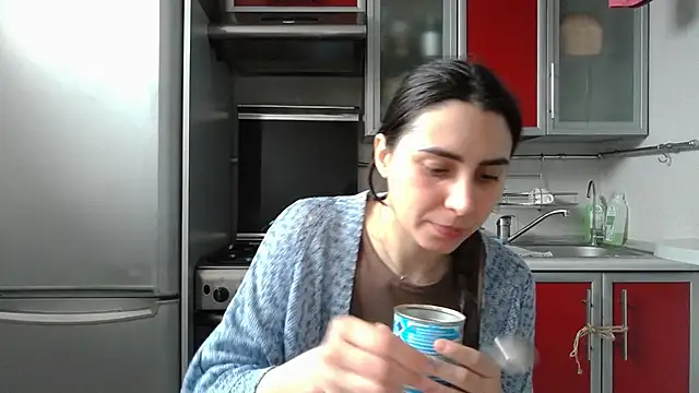 Snapshot of Kashtanka_ chatting on 03/04/25, 06:37 Kashtanka online show from 03/04/25, 06:37