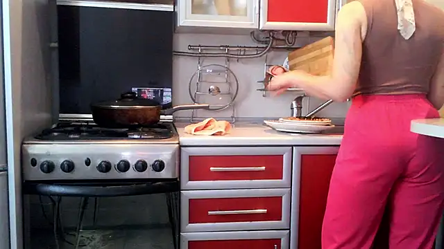 Snapshot of Kashtanka_ chatting on 10/18/25, 10:38 Kashtanka online show from 10/18/25, 10:38