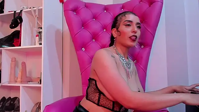 Snapshot of MeliizaQueen chatting on 12/10/24, 10:37 MeliizaQueen online show from 12/10/24, 10:37