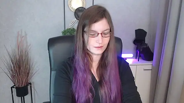 emmaxDelight online show from 11/19/25, 06:35