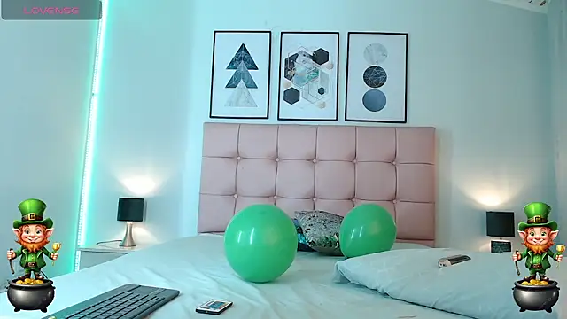 Snapshot of zoe_jones13 chatting on 03/18/25, 10:14 zoe jones13 online show from 03/18/25, 10:14