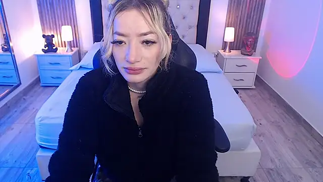 Snapshot of zoe_jones13 chatting on 09/27/25, 03:33 zoe jones13 online show from 09/27/25, 03:33