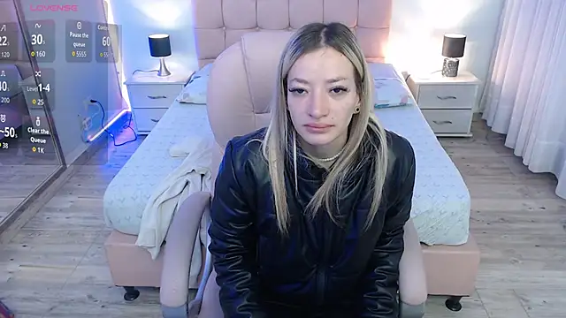 Snapshot of zoe_jones13 chatting on 11/01/25, 03:30 zoe jones13 online show from 11/01/25, 03:30