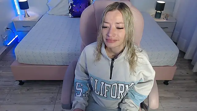 zoe jones13 online show from 02/24/26, 03:37