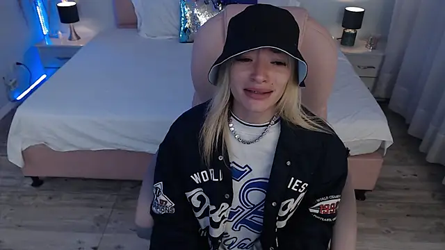 zoe jones13 online show from 04/29/26, 12:59