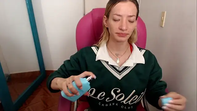 Snapshot of zoe_jones13 chatting on 07/19/26, 12:14 zoe jones13 online show from 07/19/26, 12:14