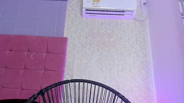 Snapshot of quianna_ chatting on 01/14/25, 01:15 quianna online show from 01/14/25, 01:15