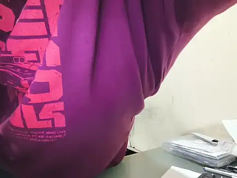 Snapshot of benitez_juan chatting on 03/25/26, 12:16 benitez juan online show from 03/25/26, 12:16