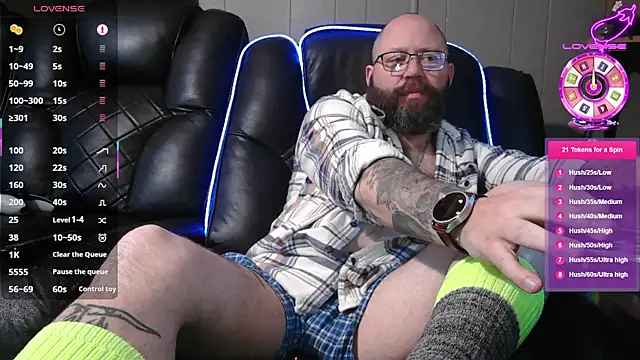 Snapshot of RedneckWants2PlayNow chatting on 02/23/25, 03:24 RedneckWants2PlayNow online show from 02/23/25, 03:24