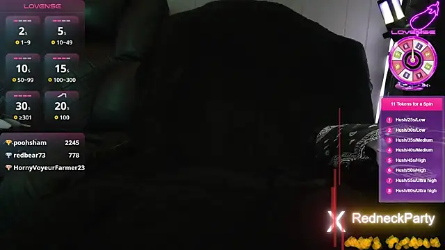 Snapshot of RedneckWants2PlayNow chatting on 12/17/25, 01:33 RedneckWants2PlayNow online show from 12/17/25, 01:33