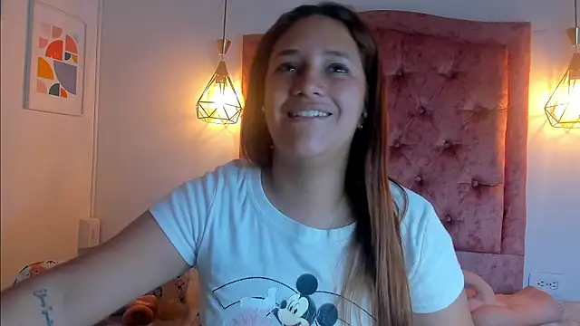 Snapshot of aprill21_ chatting on 12/03/24, 01:32 aprill21 online show from 12/03/24, 01:32