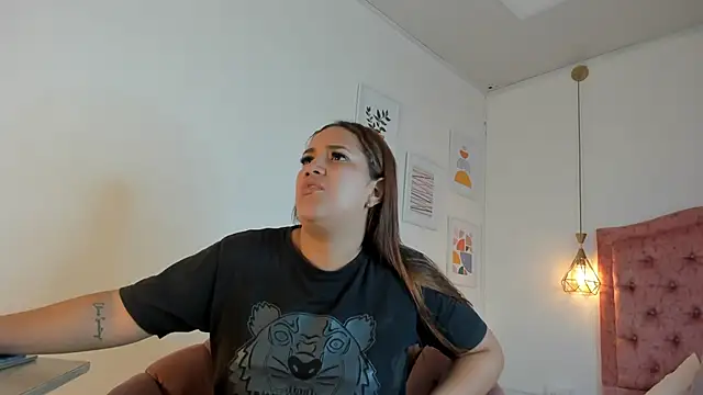 Snapshot of aprill21_ chatting on 12/24/24, 01:06 aprill21 online show from 12/24/24, 01:06