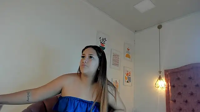 Snapshot of aprill21_ chatting on 12/27/24, 05:16 aprill21 online show from 12/27/24, 05:16