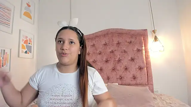 Snapshot of aprill21_ chatting on 02/24/25, 01:53 aprill21 online show from 02/24/25, 01:53