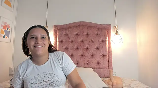 Snapshot of aprill21_ chatting on 03/01/25, 01:51 aprill21 online show from 03/01/25, 01:51