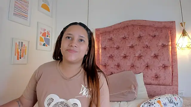 Snapshot of aprill21_ chatting on 03/08/25, 01:47 aprill21 online show from 03/08/25, 01:47