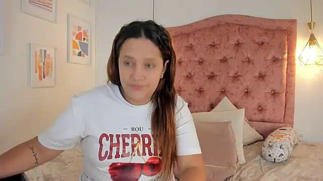 Snapshot of aprill21_ chatting on 03/17/25, 02:01 aprill21 online show from 03/17/25, 02:01