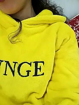 Snapshot of jijijoudia chatting on 03/23/25, 02:37 jijijoudia online show from 03/23/25, 02:37