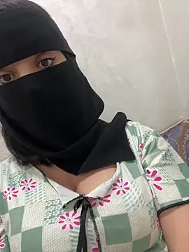 Snapshot of jijijoudia chatting on 10/15/25, 11:38 jijijoudia online show from 10/15/25, 11:38