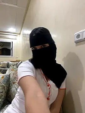 Snapshot of jijijoudia chatting on 10/20/25, 12:33 jijijoudia online show from 10/20/25, 12:33