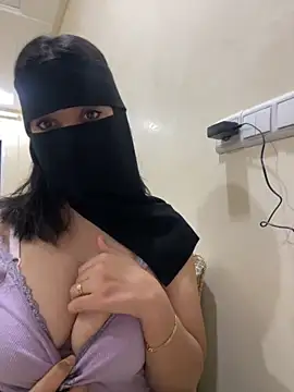 Snapshot of jijijoudia chatting on 10/29/25, 12:35 jijijoudia online show from 10/29/25, 12:35