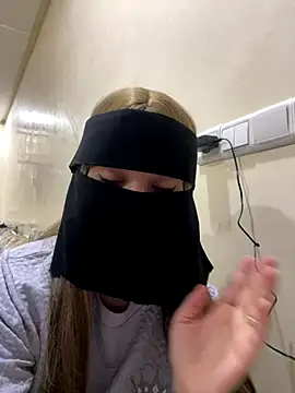 Snapshot of jijijoudia chatting on 11/14/25, 12:31 jijijoudia online show from 11/14/25, 12:31