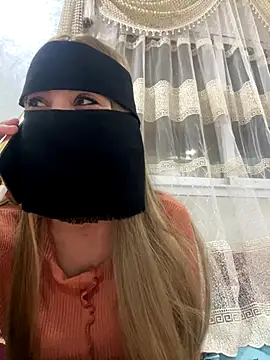 Snapshot of jijijoudia chatting on 12/15/25, 12:48 jijijoudia online show from 12/15/25, 12:48