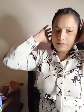 Simran-Kaur143 online show from 07/13/26, 10:40