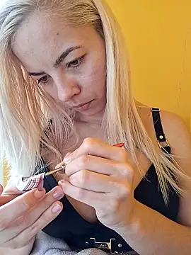 allinqueen online show from 04/16/26, 10:27