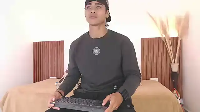 zander 2120 online show from 12/11/24, 01:49