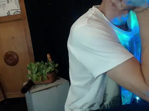 laye19 online show from 10/04/25, 04:32