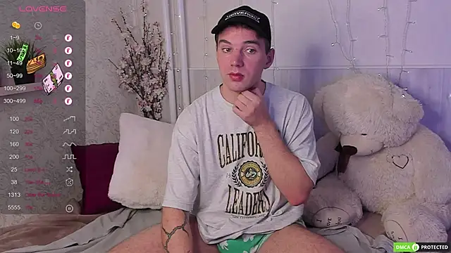 ArthurWhitee online show from 09/17/25, 08:49