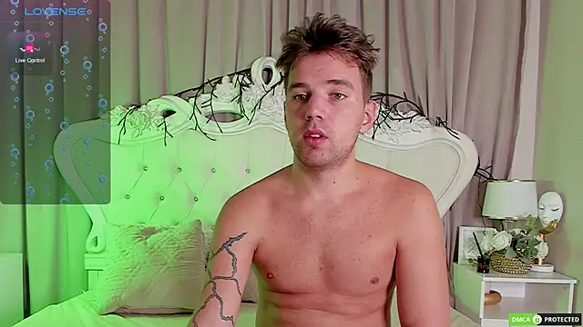 ArthurWhitee online show from 01/17/26, 03:22